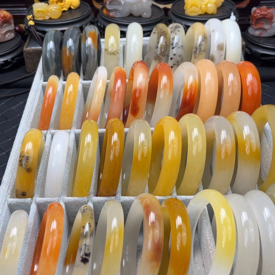 石英质玉（黄龙玉）手镯未镶嵌不**菜