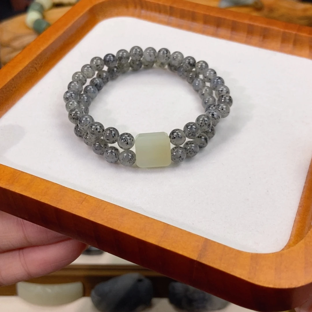 沐***涔和田玉未镶嵌手串