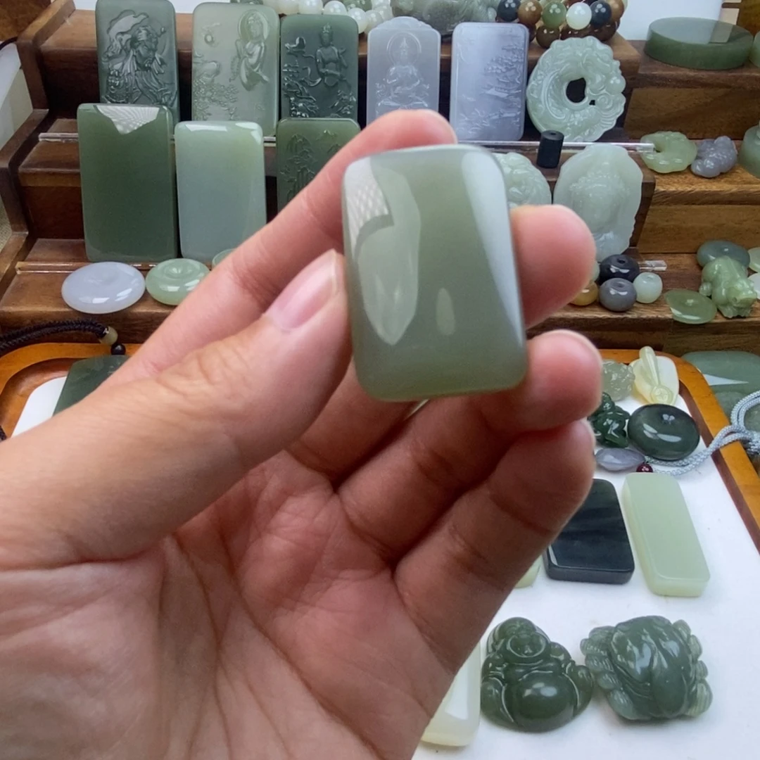 万***亮颈饰未镶嵌和田玉