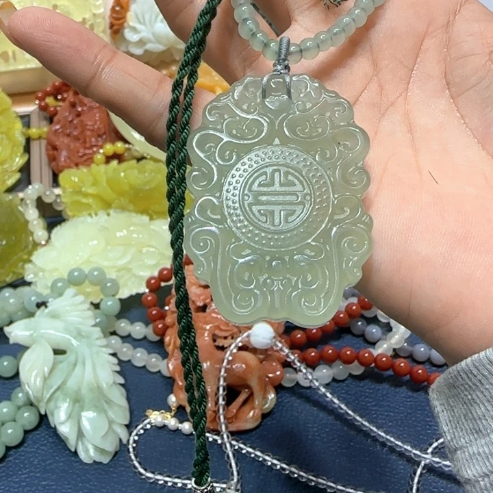 未镶嵌蛇纹石玉吊坠