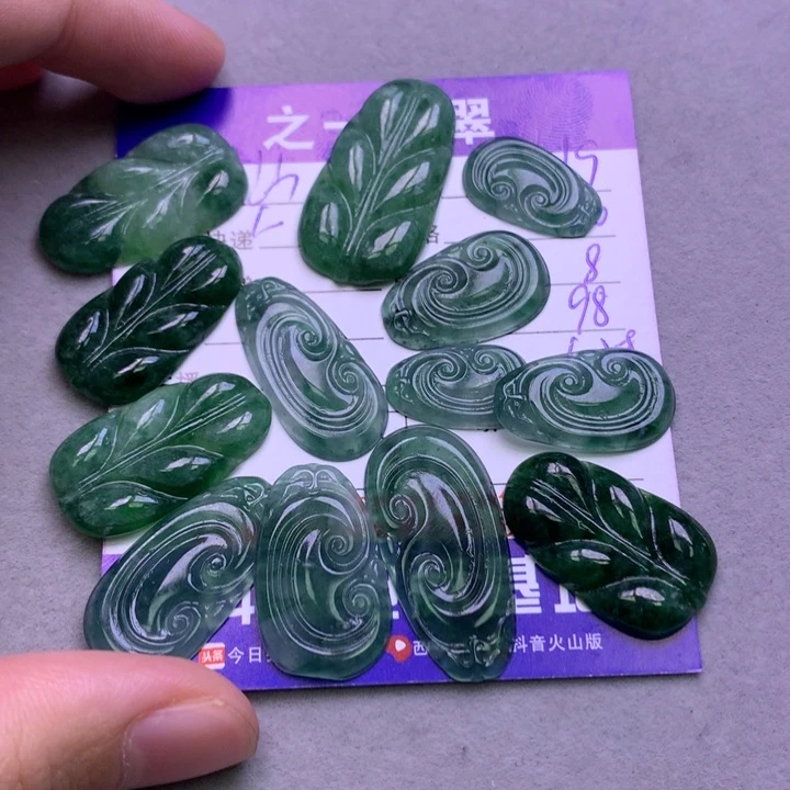 翡翠颈饰未镶嵌?**包