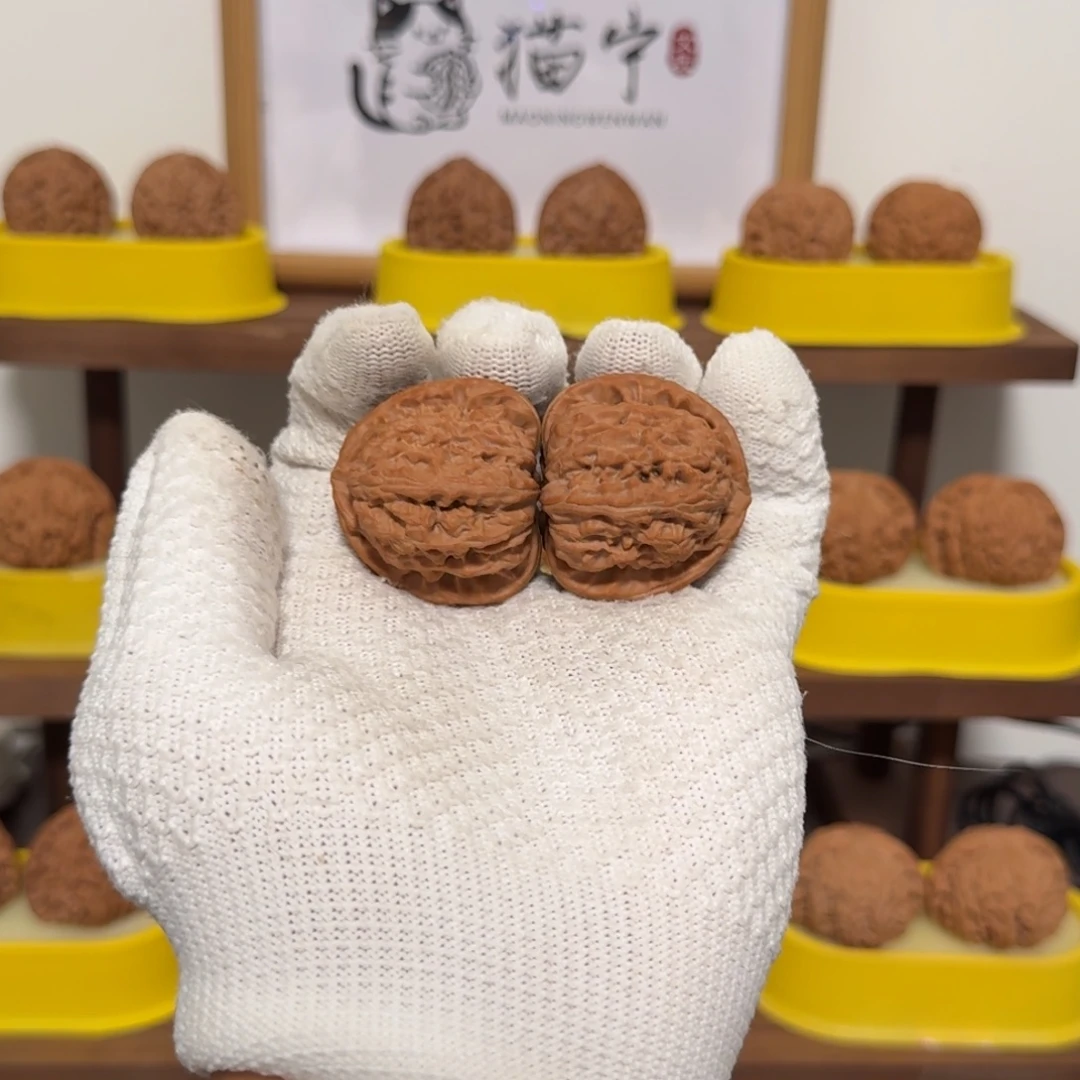 文玩核桃吊坠40尺（全品）三角白