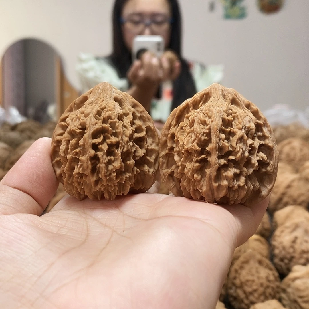 闰***猹文玩核桃吊坠打底