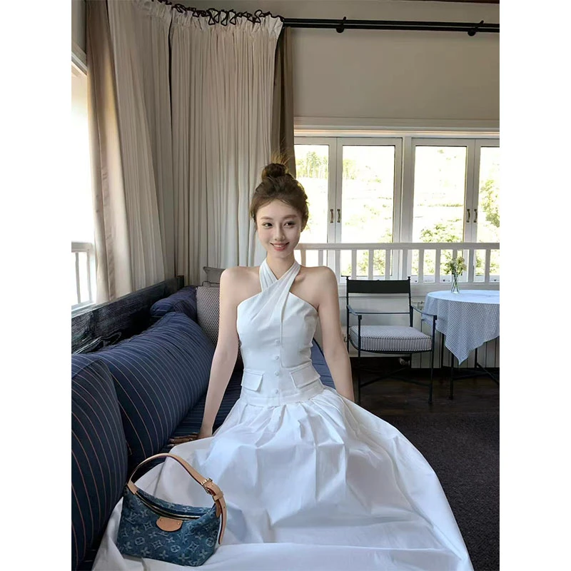 简约时尚轻奢风小众交叉挂脖设计感显瘦连衣裙女收腰百搭A字长裙