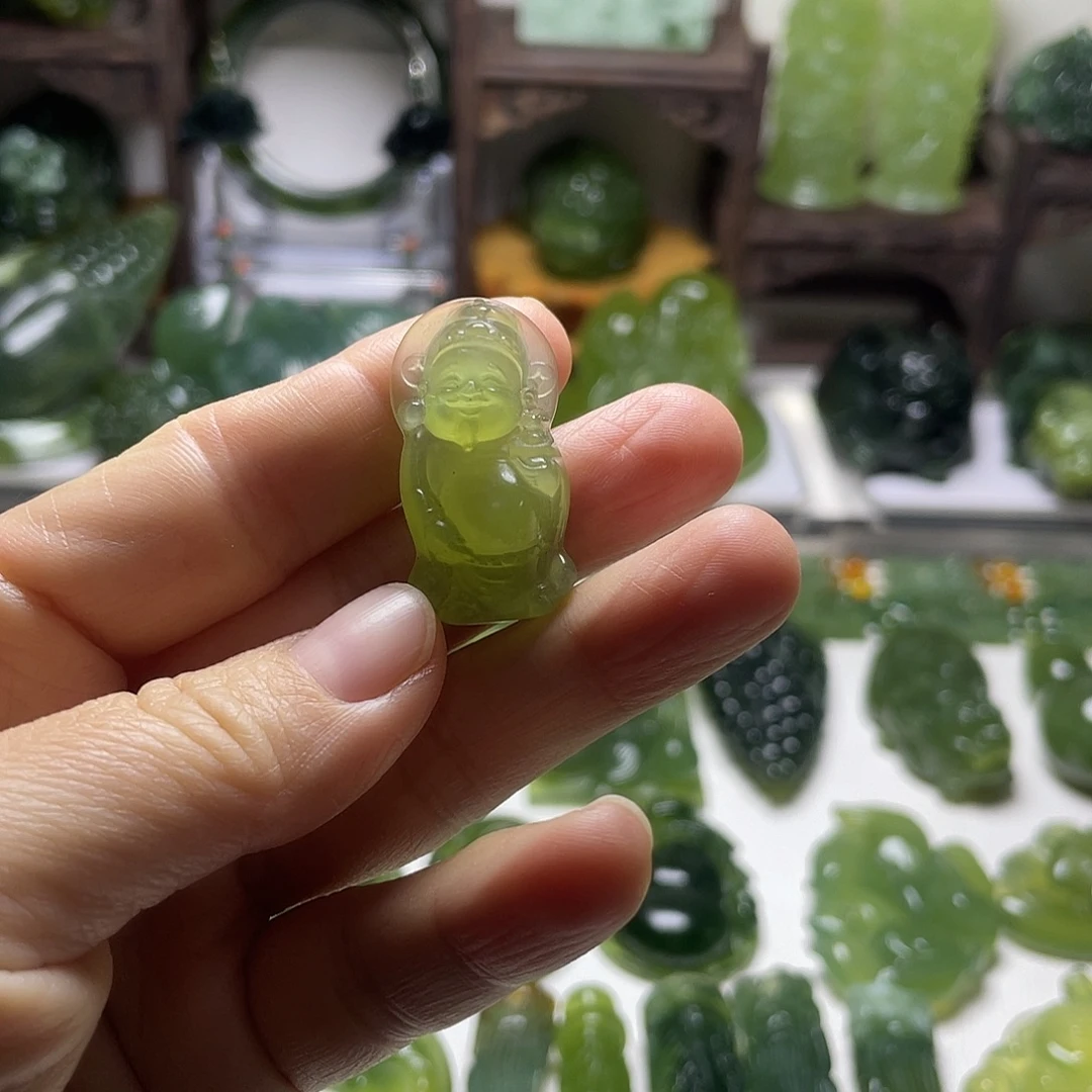 蛇纹石玉未镶嵌颈饰