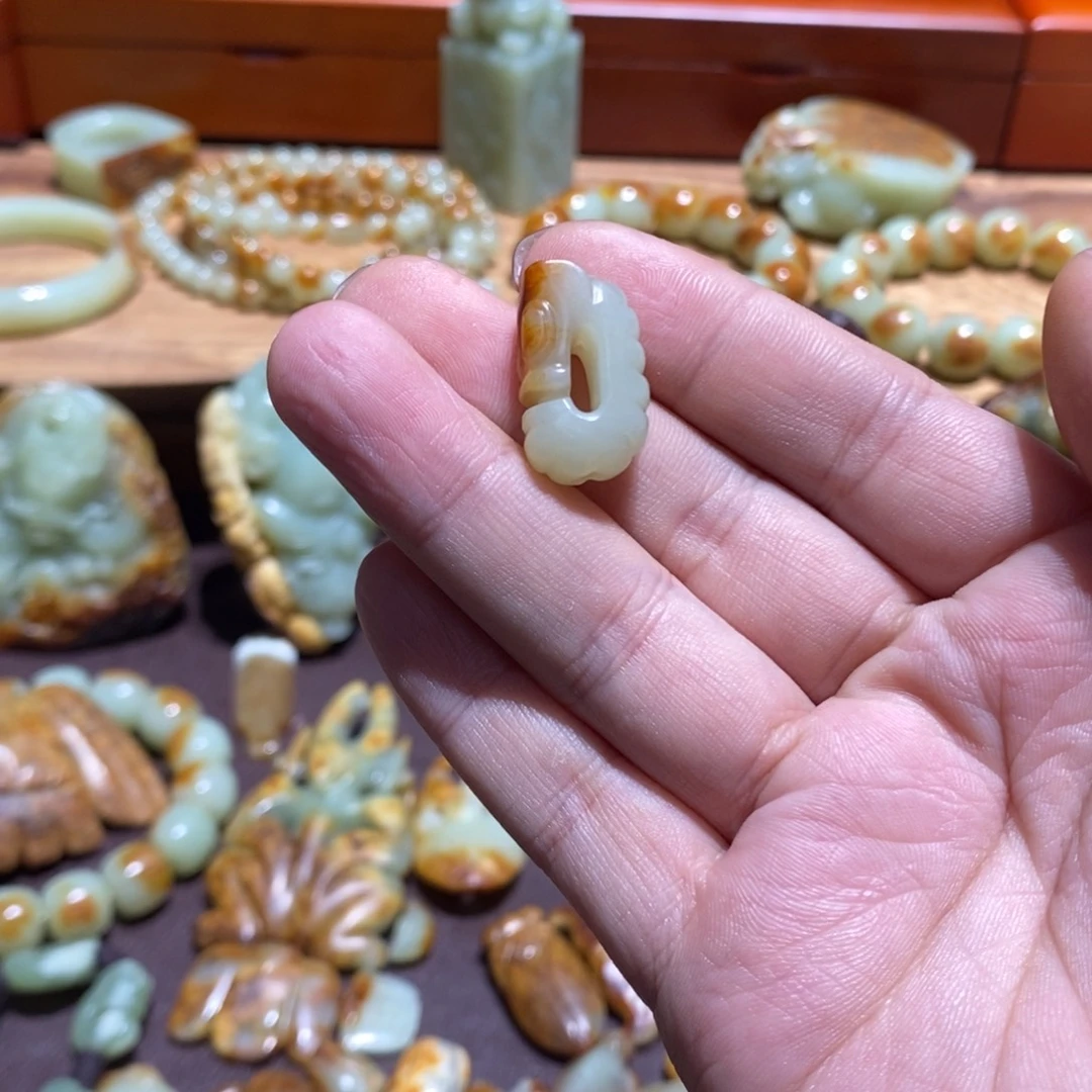 时***越岫岩河磨玉（透闪石质玉）未镶嵌珠宝奇石