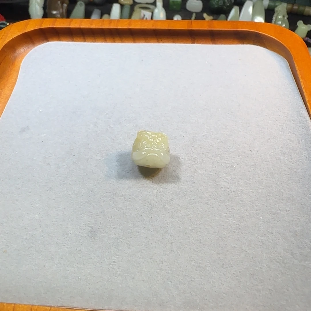 颈饰未镶嵌和田玉糖白青花醒狮头