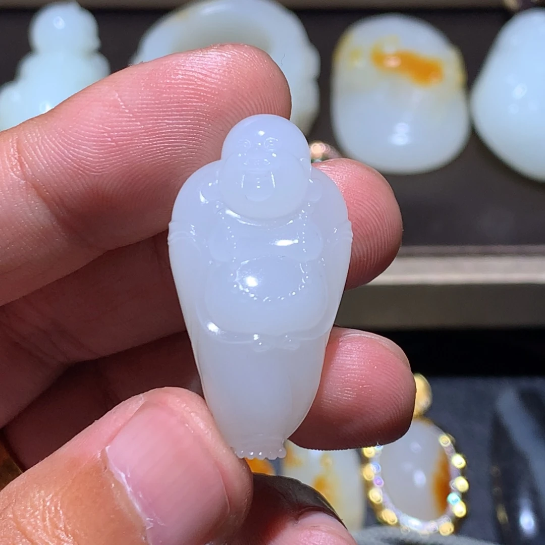 子***飞和田玉未镶嵌挂件
