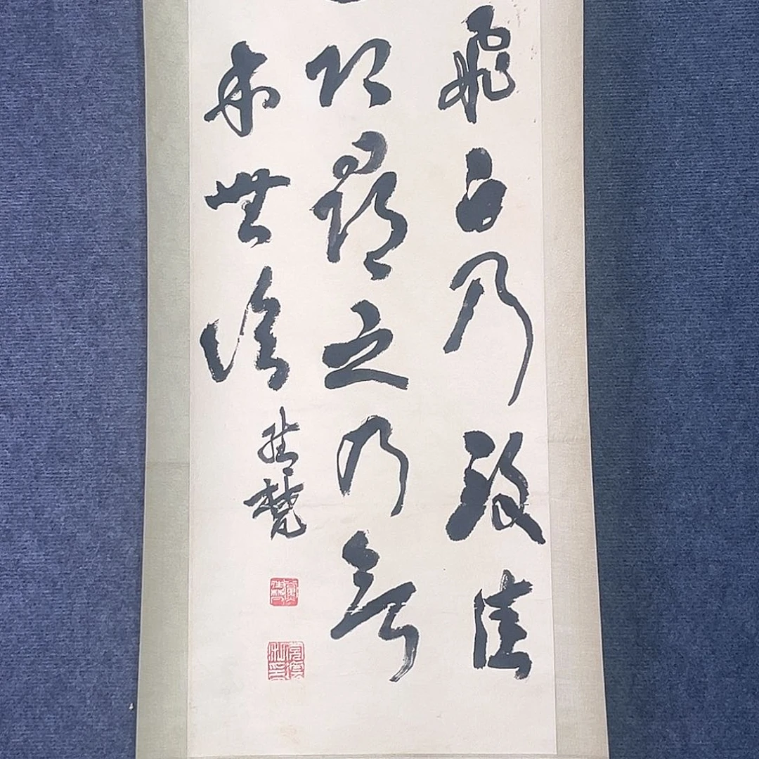 隔空玻璃是用金属做成