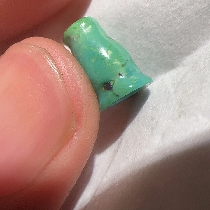 玻璃颈饰在这里的