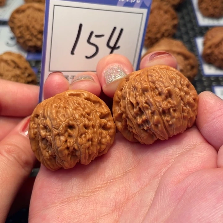 桃核把件35白狮子154。。。。