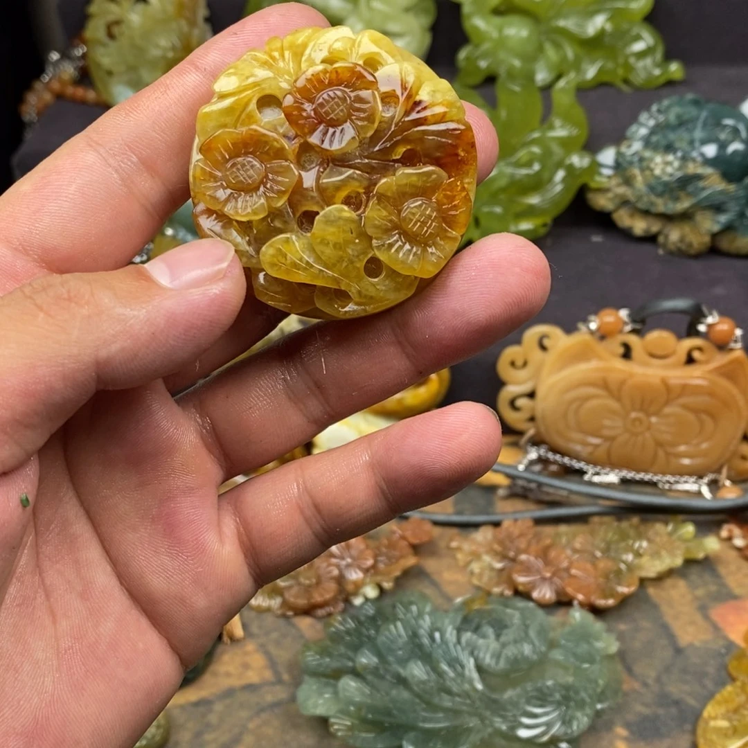 蛇纹石玉未镶嵌颈饰