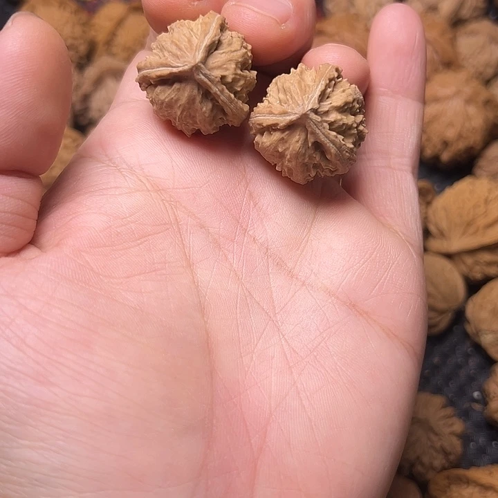 文玩核桃吊坠三棱