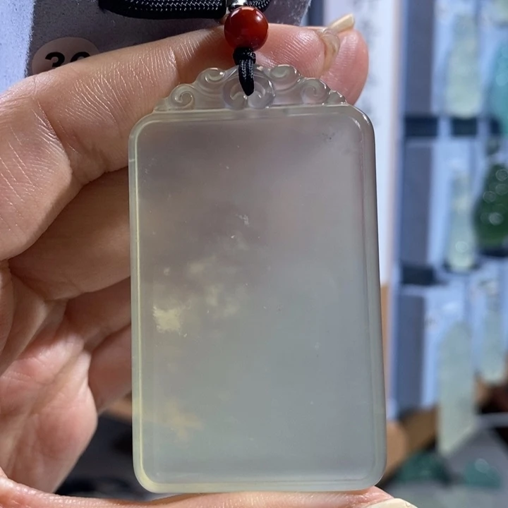 岫玉未镶嵌颈饰吊坠