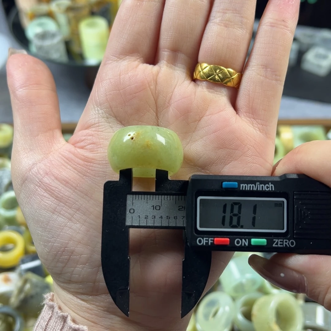 蛇纹石玉未镶嵌戒指