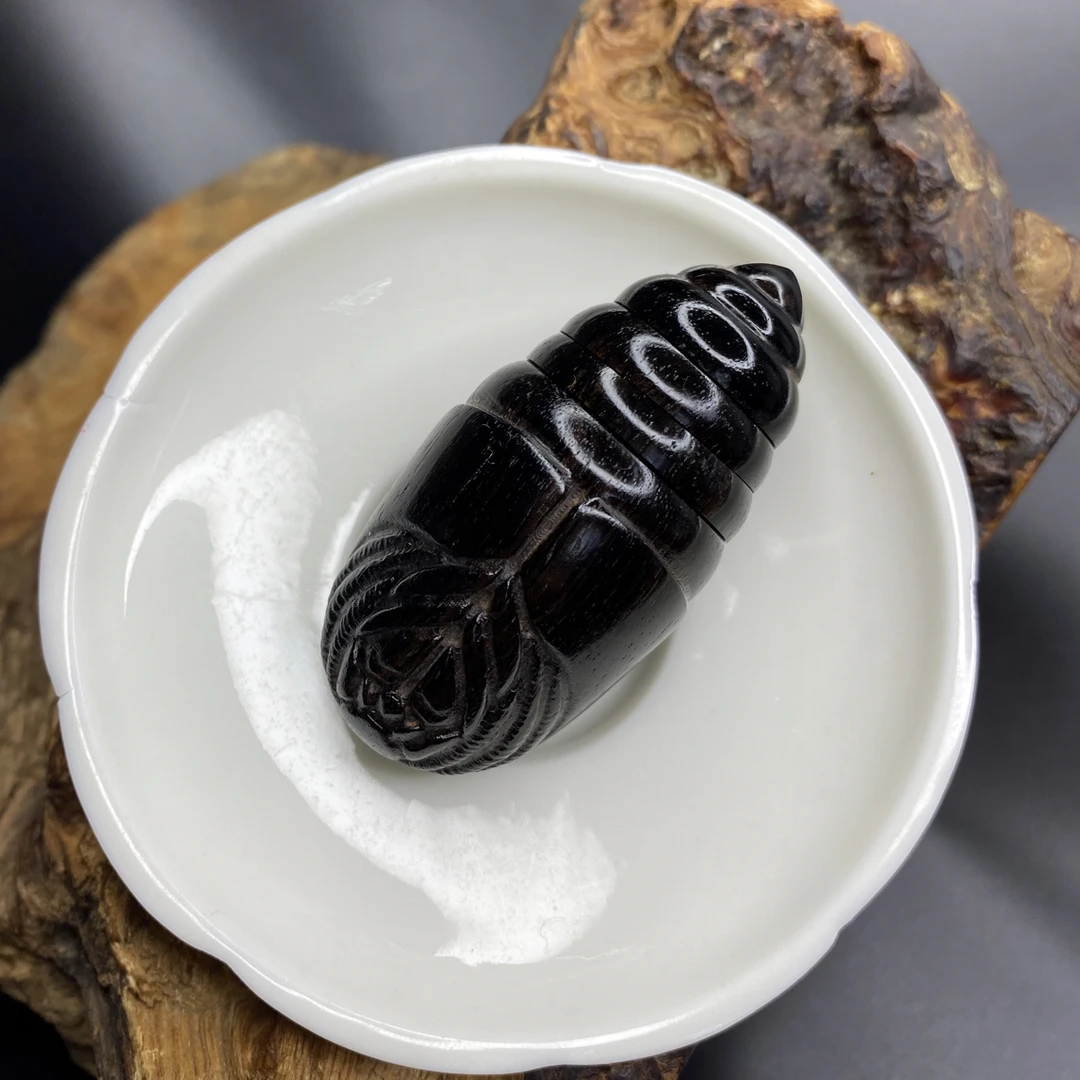 雷击黑檀木高油高密手工雕刻蚕蛹东南西北能动男女文玩把件