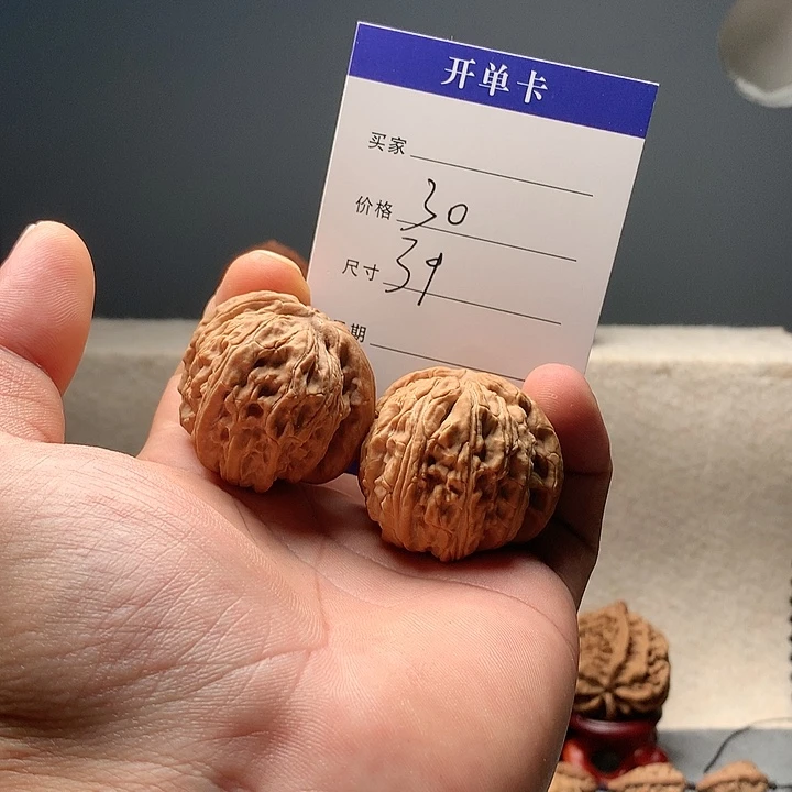 文玩核桃吊坠白狮子文玩核桃