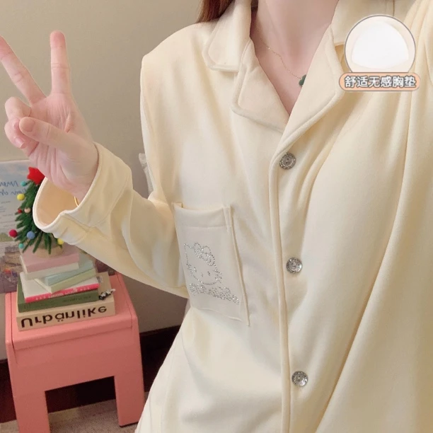 钻钻奶油黄kitty加厚牛奶德绒长袖睡衣女士秋冬保暖带胸垫家居服