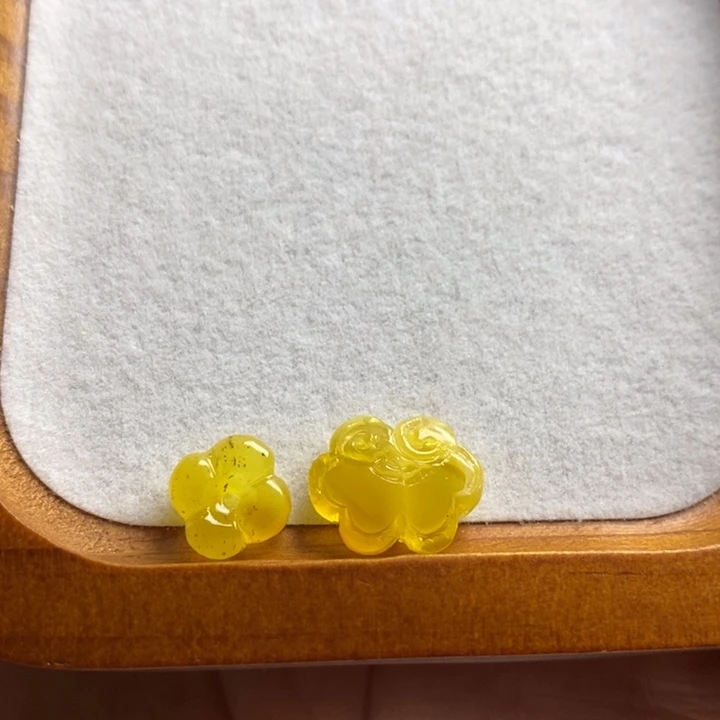 蜜蜡裸石未镶嵌瑕疵，如意头孔道裂