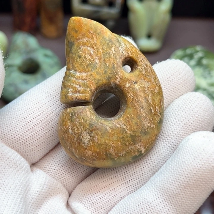 未镶嵌岫岩河磨玉（透闪石质玉）挂件孤***