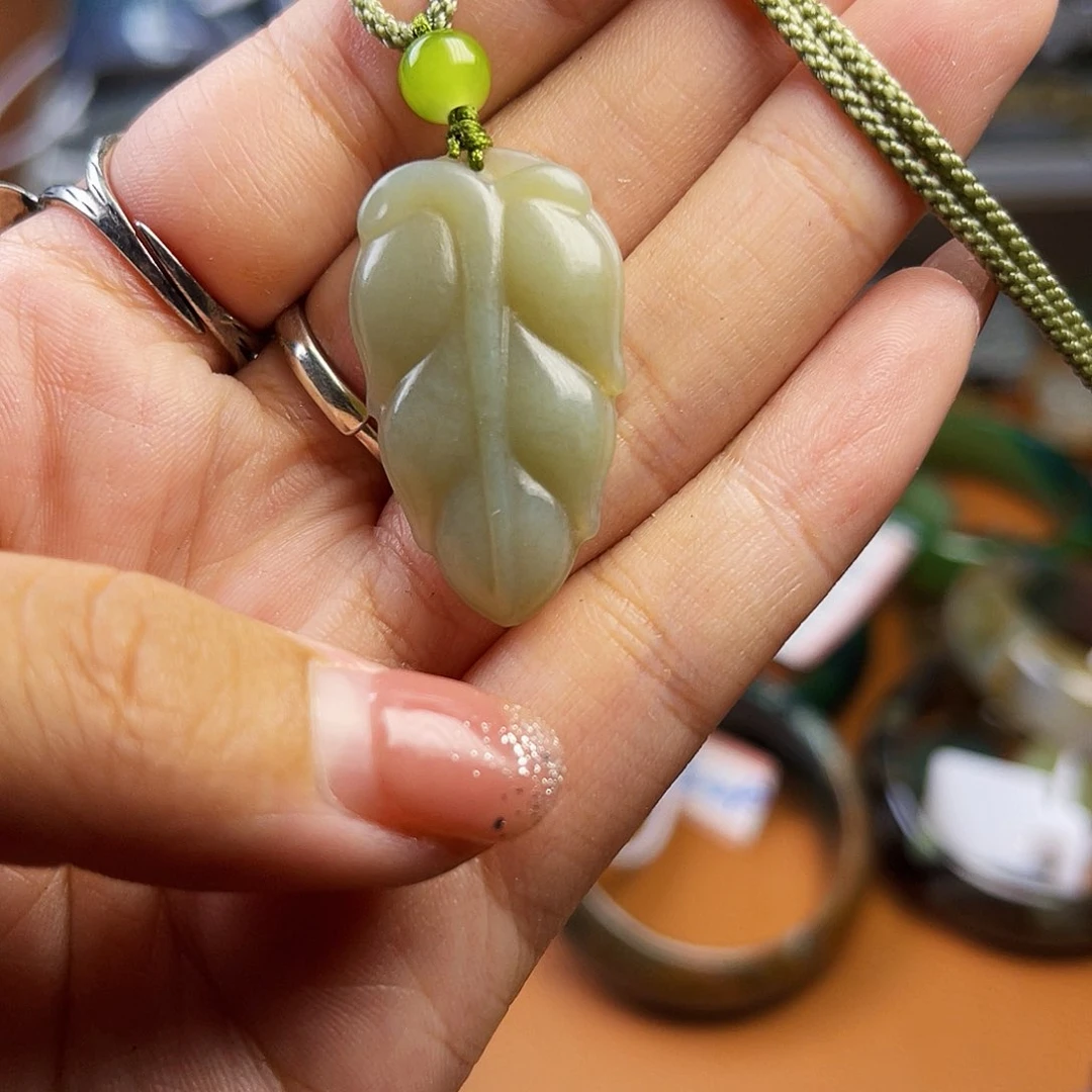 未镶嵌蛇纹石玉颈饰