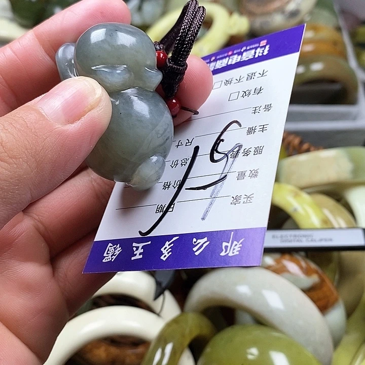 未镶嵌蛇纹石玉颈饰灰****