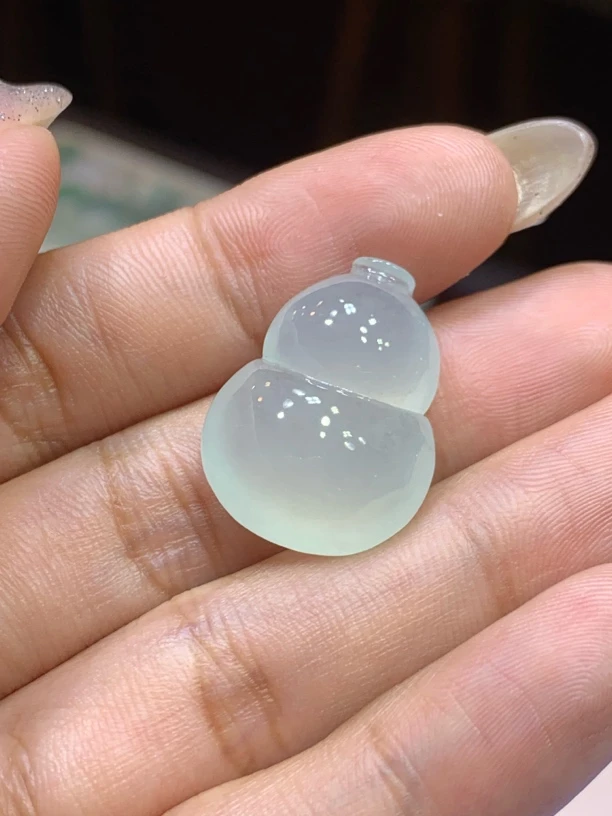 缅甸天然翡翠A货，胖胖大葫芦，品相好无纹裂，24/18.2/9.2