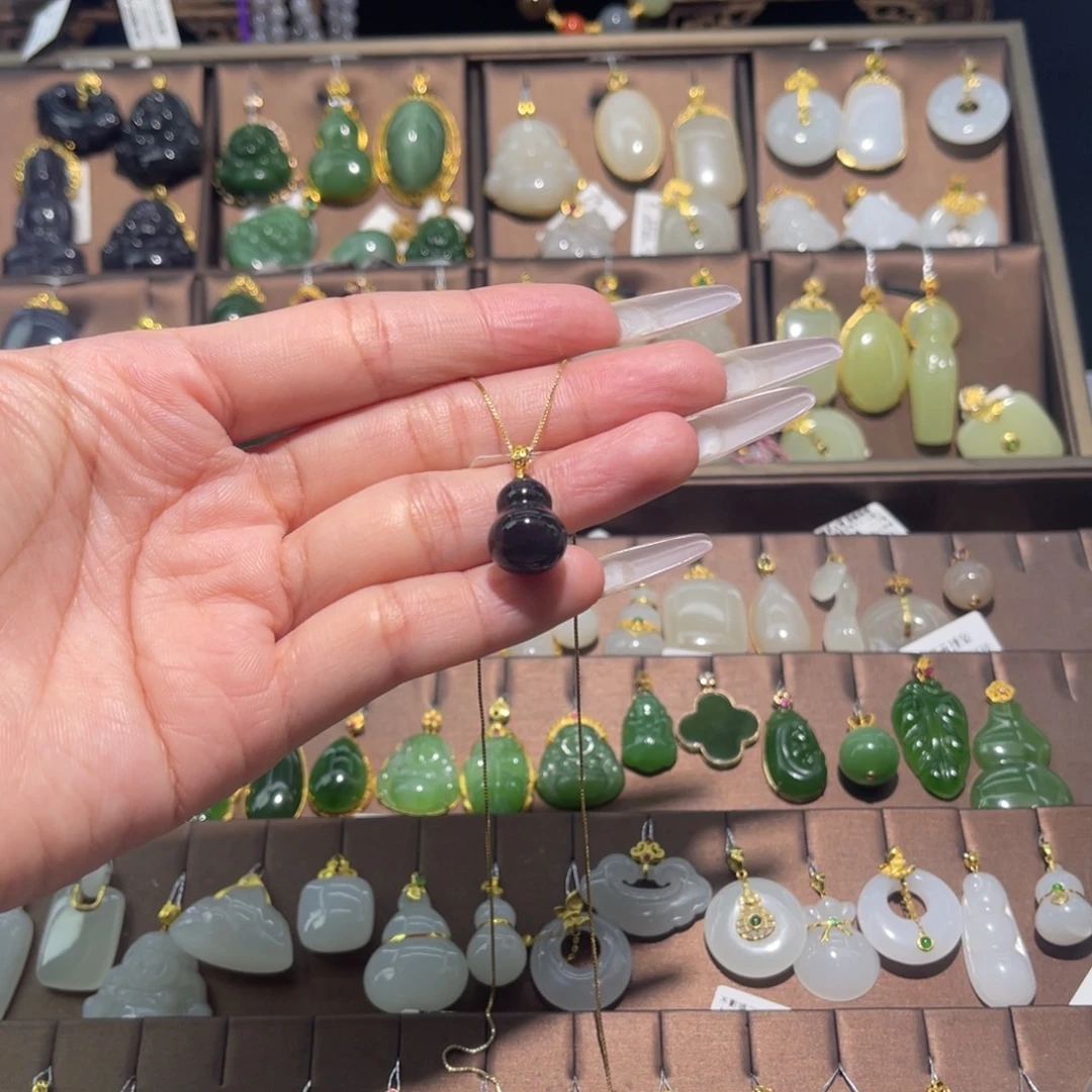 和田玉18K金镶嵌吊坠(赠链)