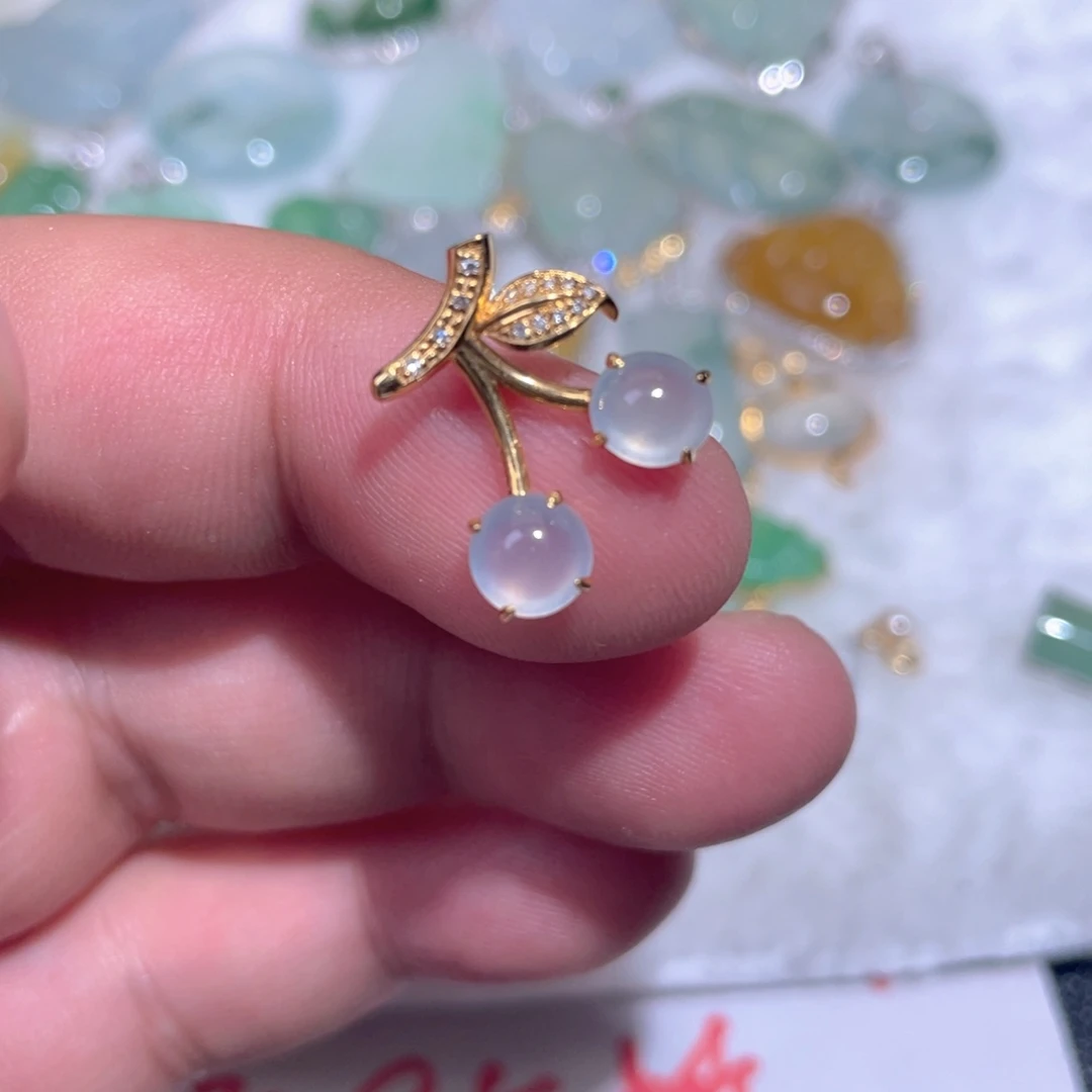 翡翠18K金镶嵌颈饰