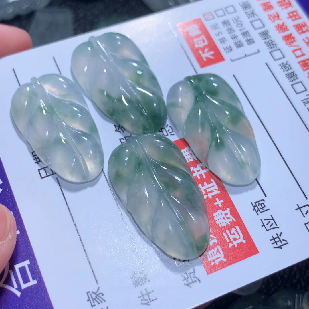 翡翠未镶嵌颈饰缅甸