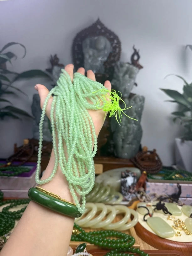 《诚瑞玉业》天然晴水翠绿卡4MM小米珠