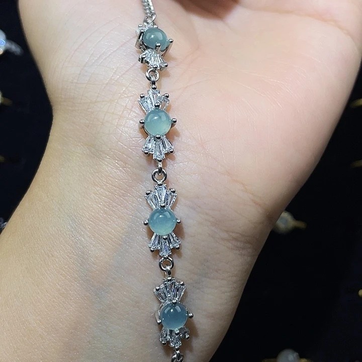 翡翠未镶嵌颈饰戒指