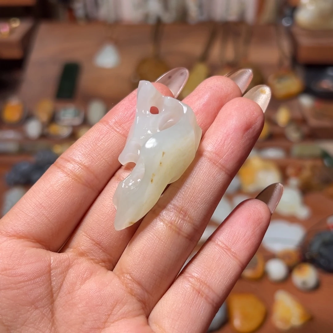 和田玉未镶嵌颈饰