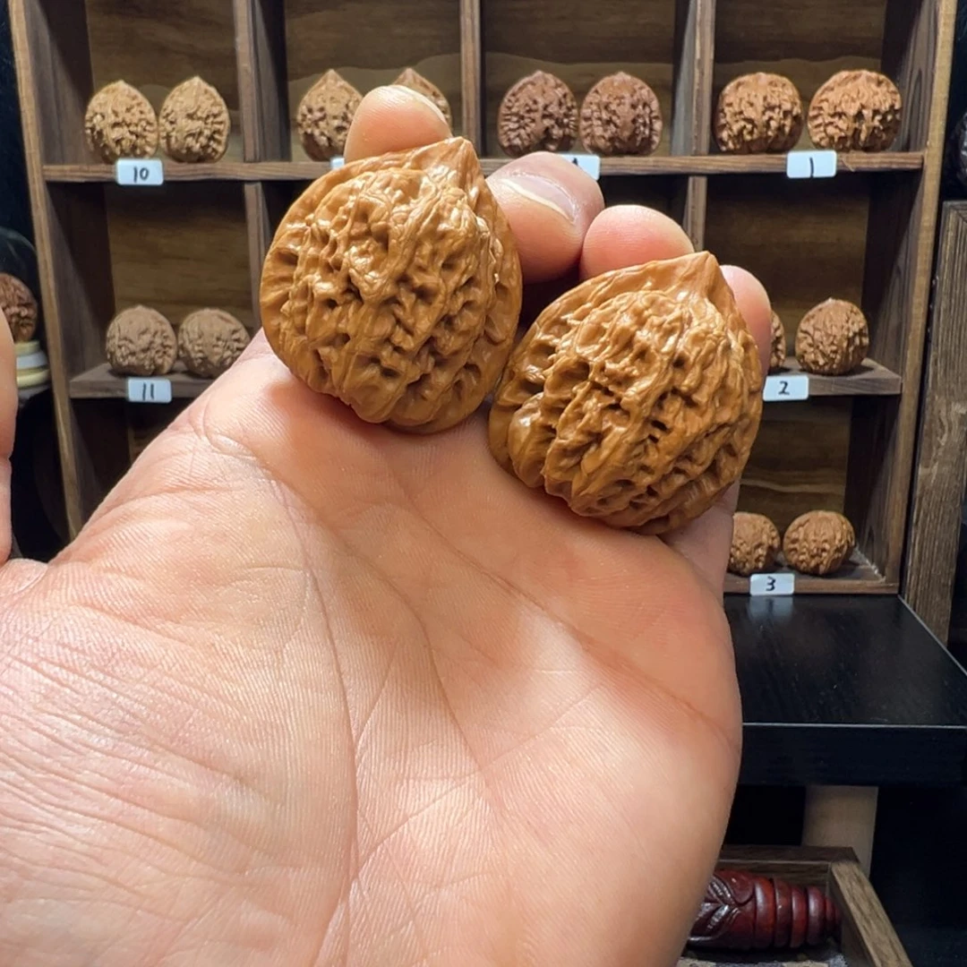 夜***雨文玩核桃把件血龙鸡心