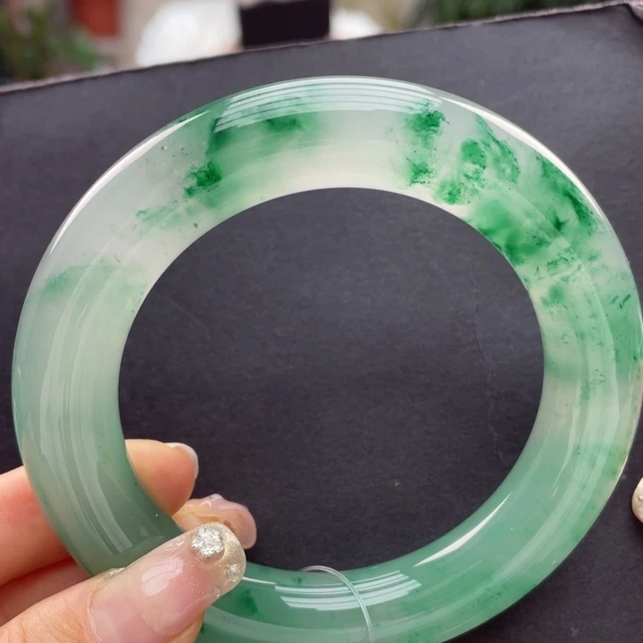 未镶嵌手镯石英质玉