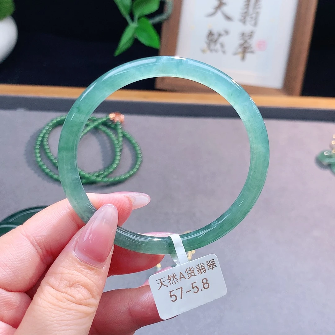 翡翠手镯（圆镯）未镶嵌