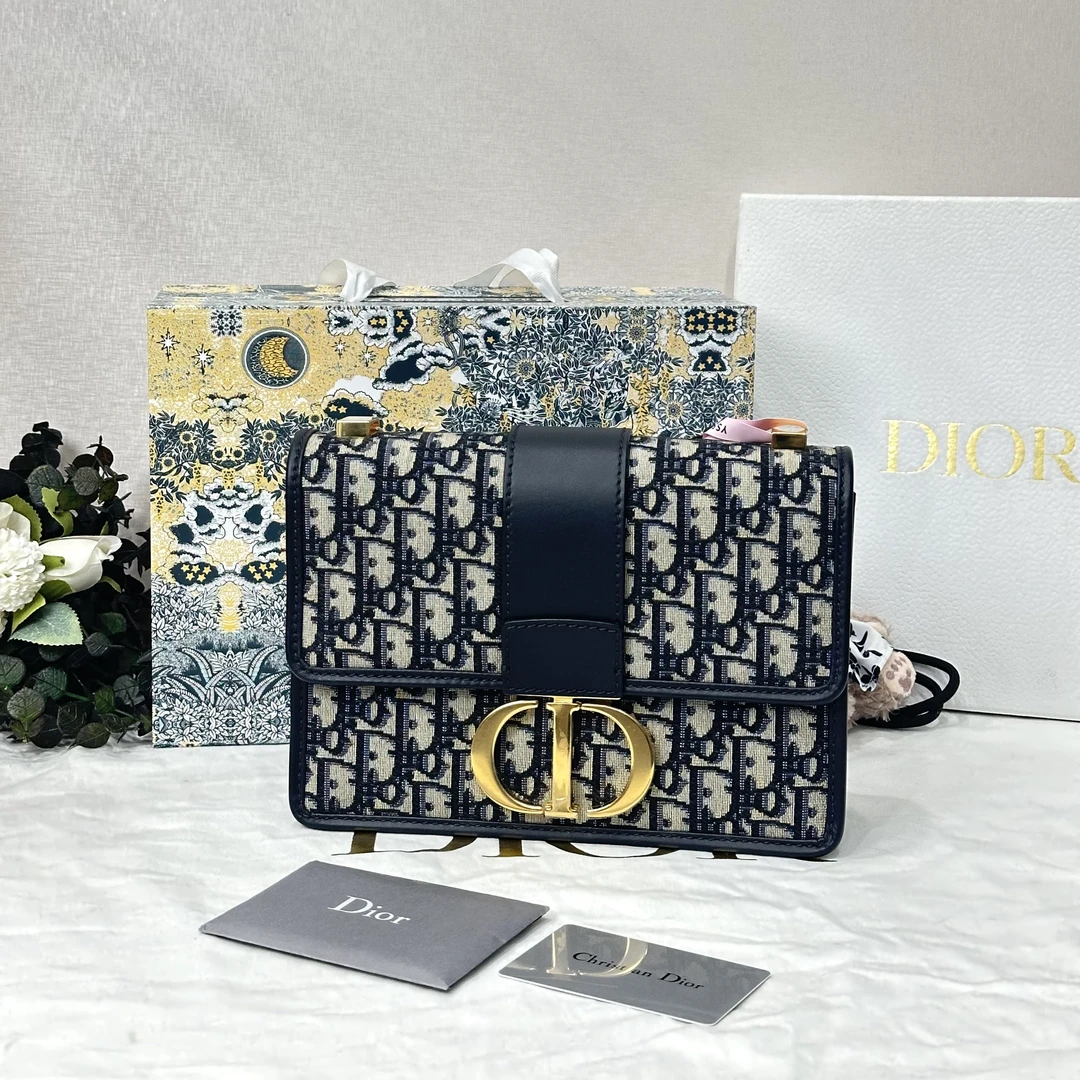 未使用 DIOR/迪奥 壹所奢品/DIOR蒙田30 中号刺绣斜挎包 闲置