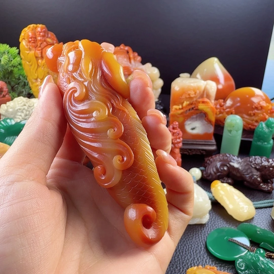 与***尘寿山石鳌鱼戏珠把玩