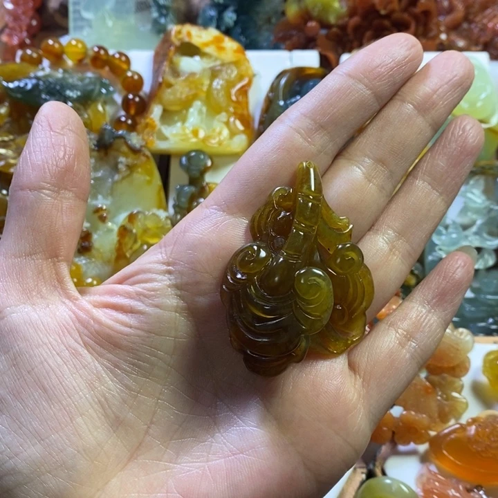 蛇纹石玉未镶嵌颈饰