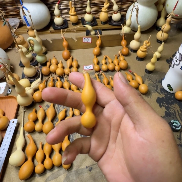 看***边精品手把蚂蚁肚葫芦