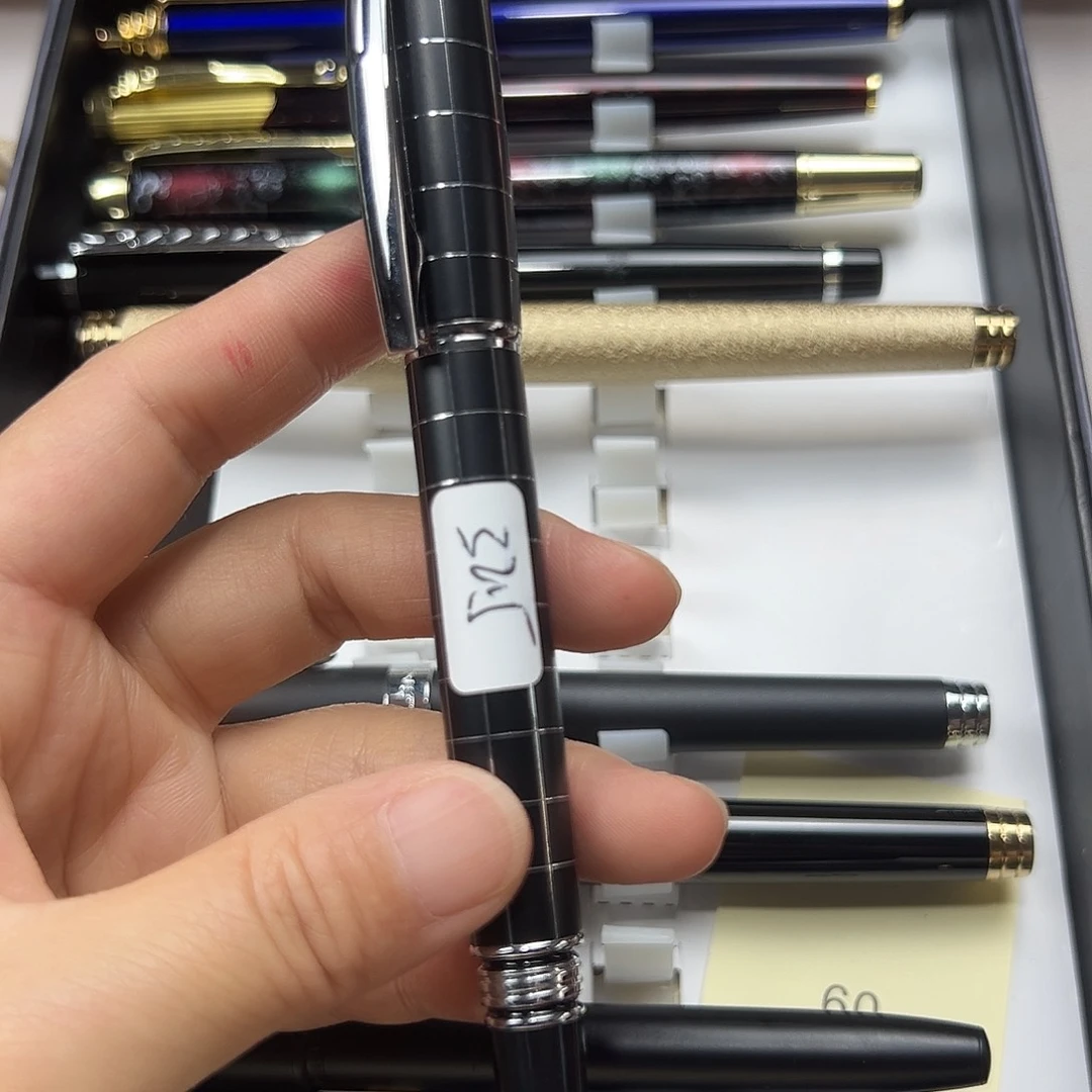 金豪格子钢笔一支