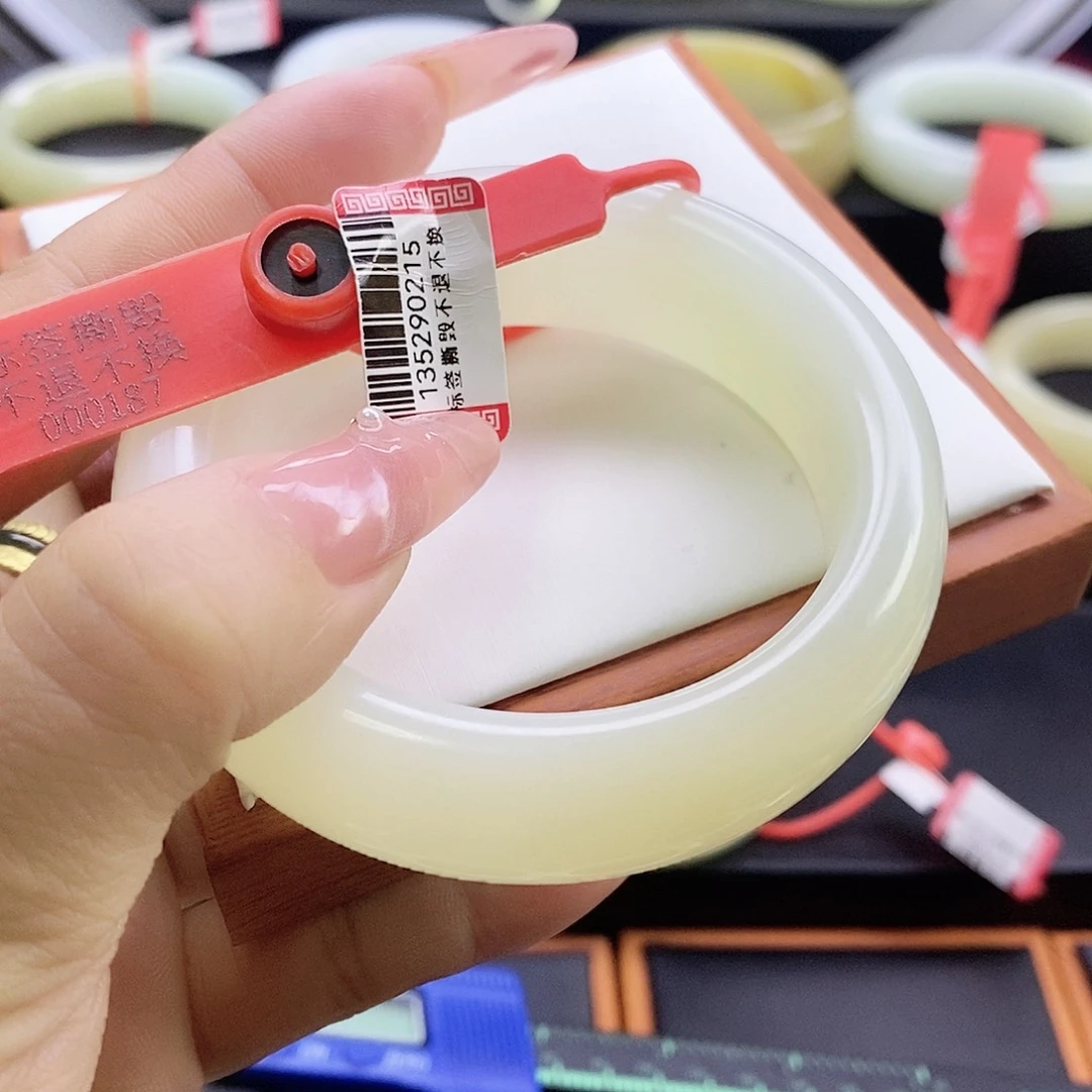 美***）和田玉未镶嵌手镯