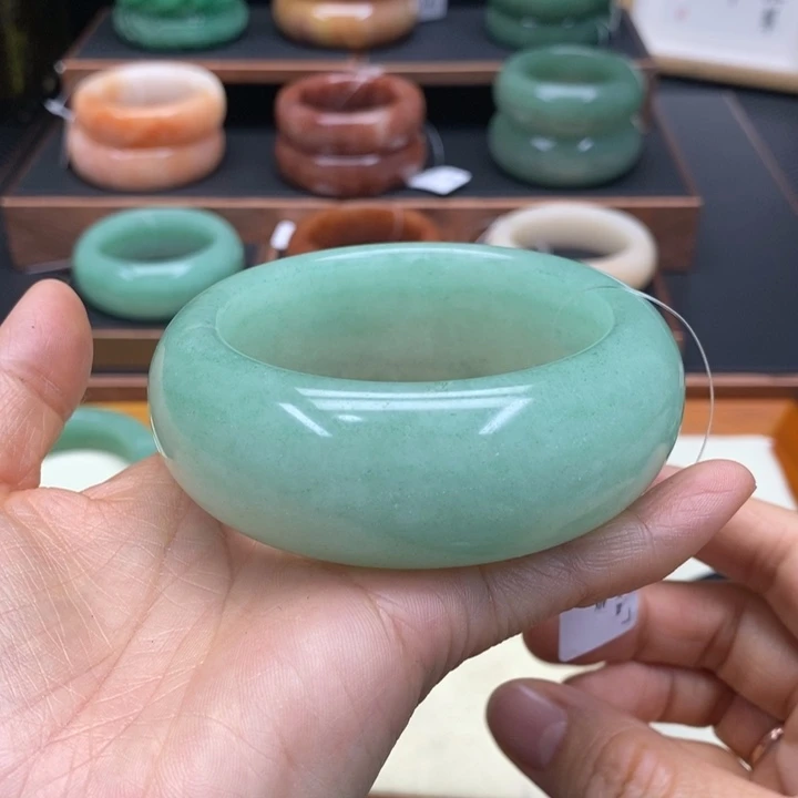 未镶嵌手镯石英质玉