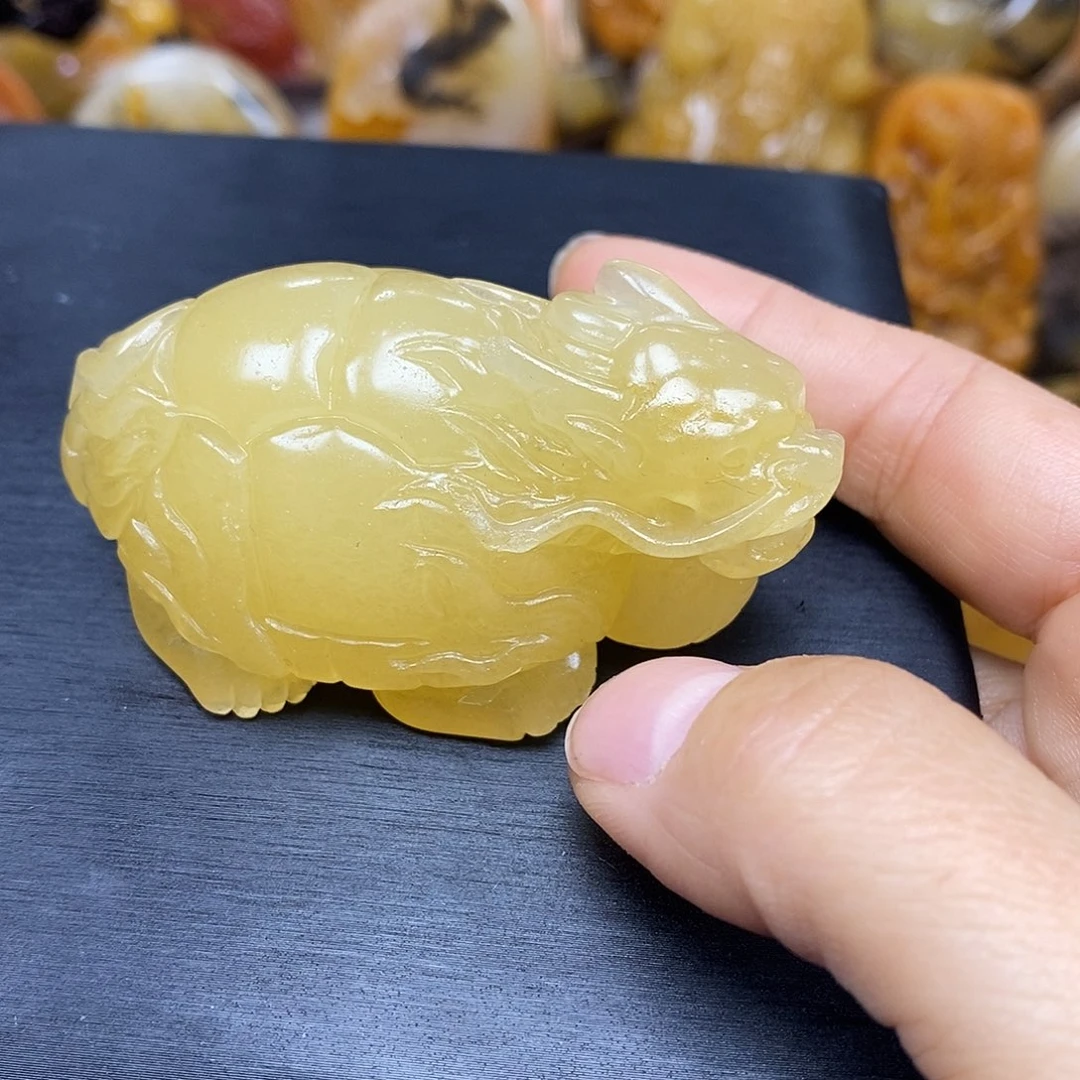 石英质玉（黄龙玉）颈饰未镶嵌