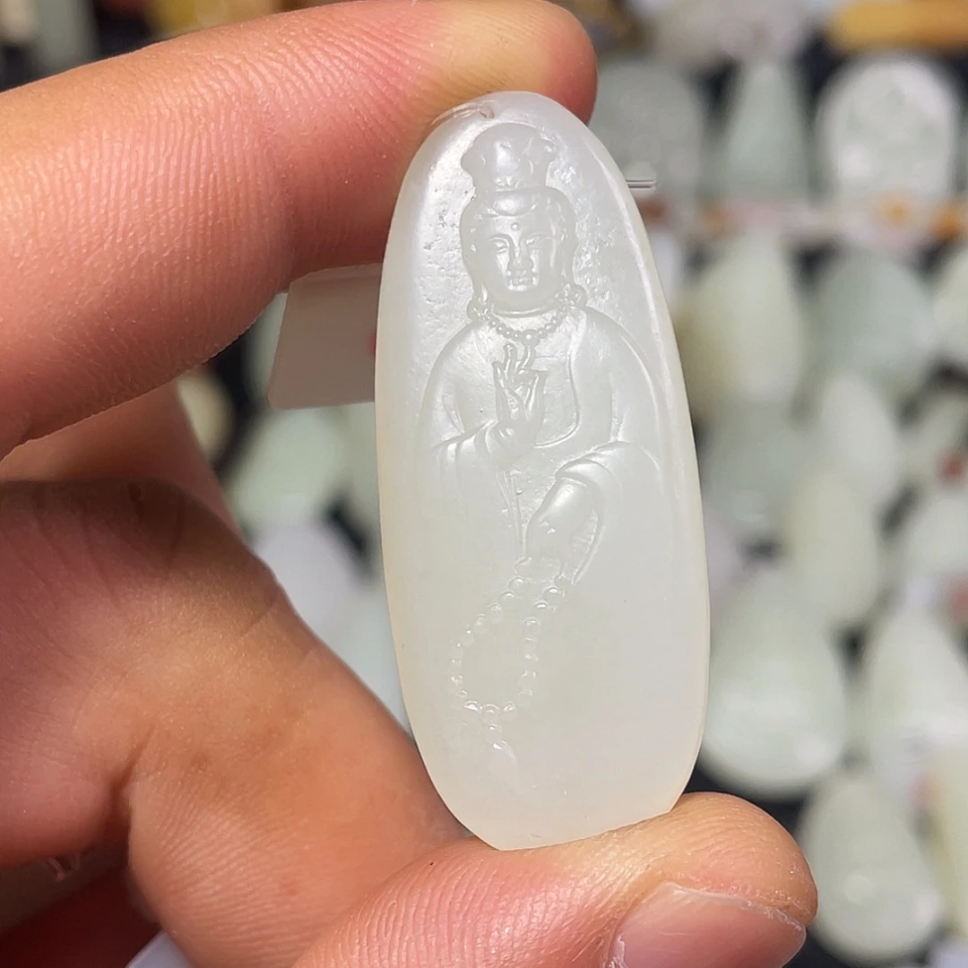 逐***惧颈饰未镶嵌和田玉吊坠