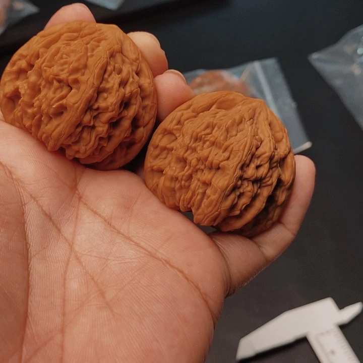 爱***果核桃虎头王44尺核桃