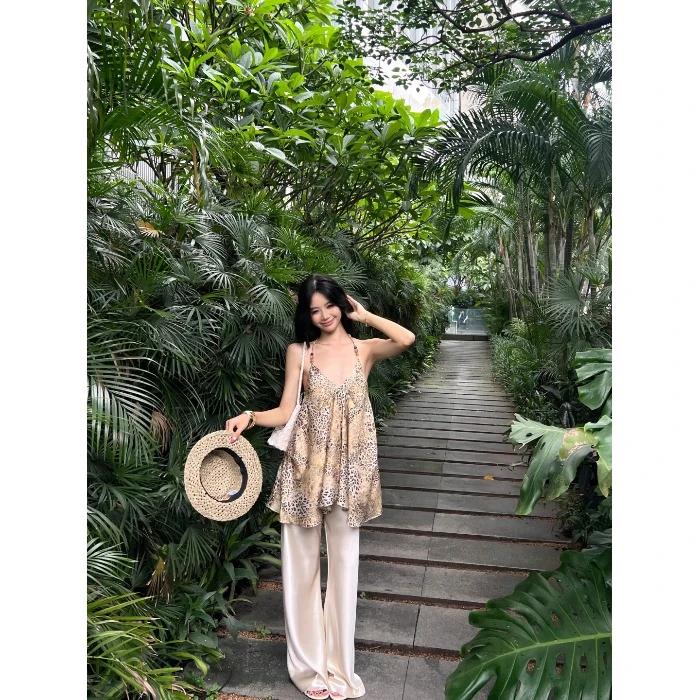 设计感豹纹串珠露背挂脖吊带背心女夏季宽松醋酸阔腿裤长裤两件套