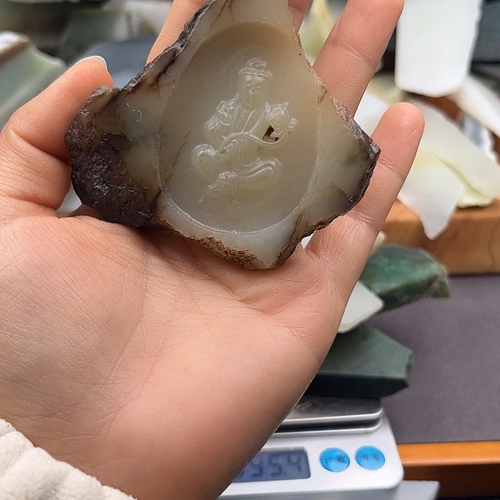 和田玉未镶嵌把件
