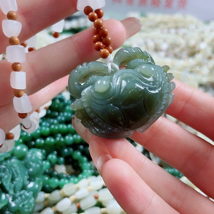 颈饰未镶嵌和田玉