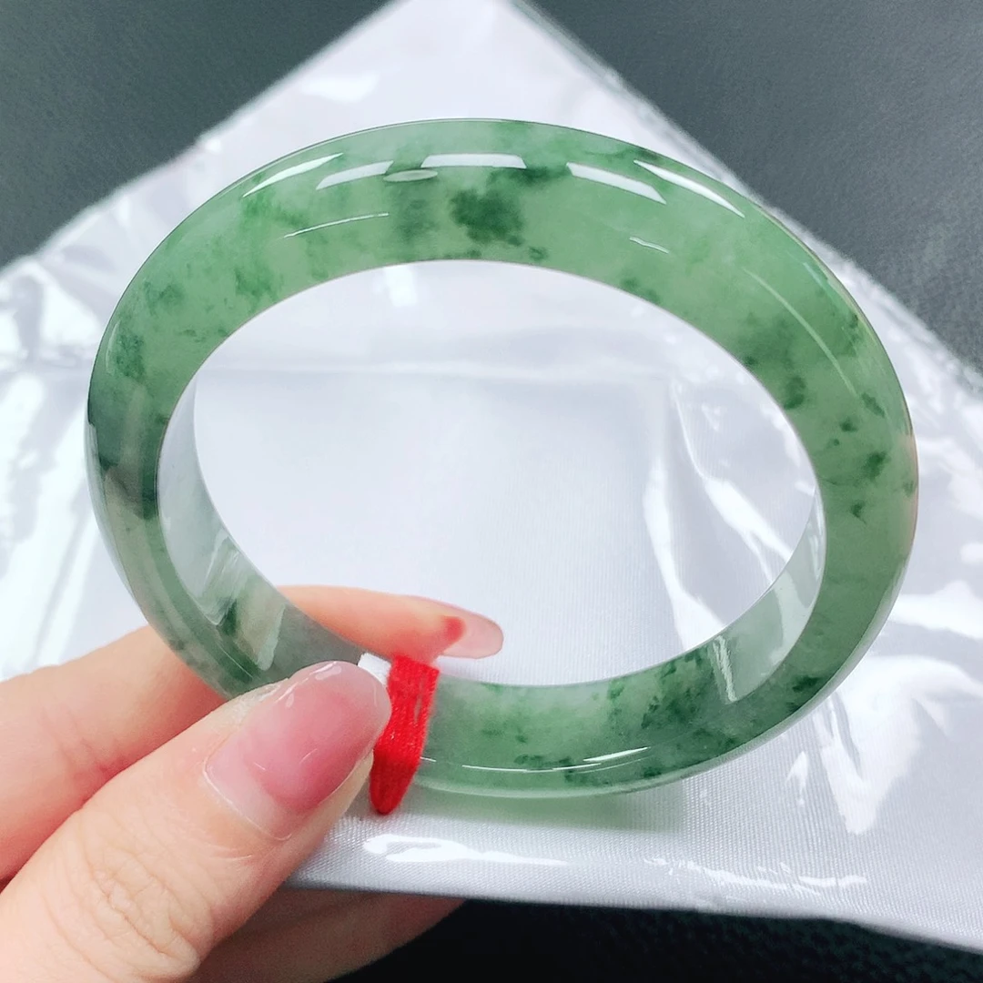 翡翠手镯未镶嵌56圈